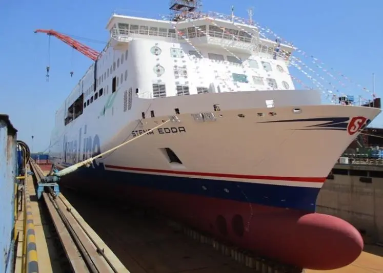 Stena Edda just before the water started to fill up the dry dock
