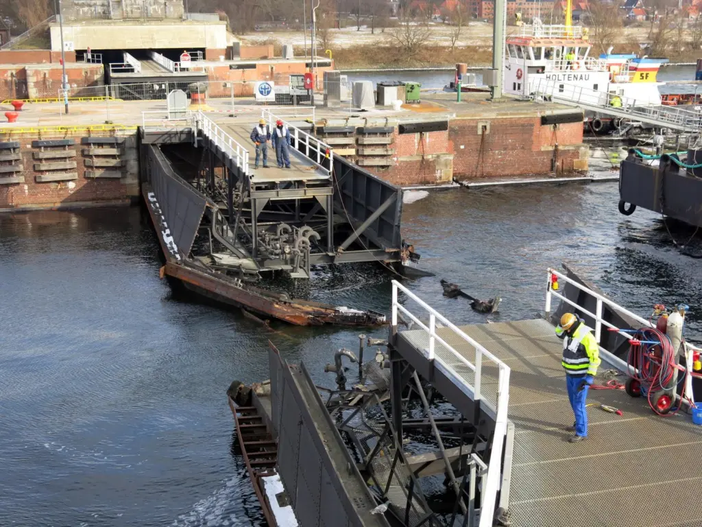 Damaged Canal gate now up for repair