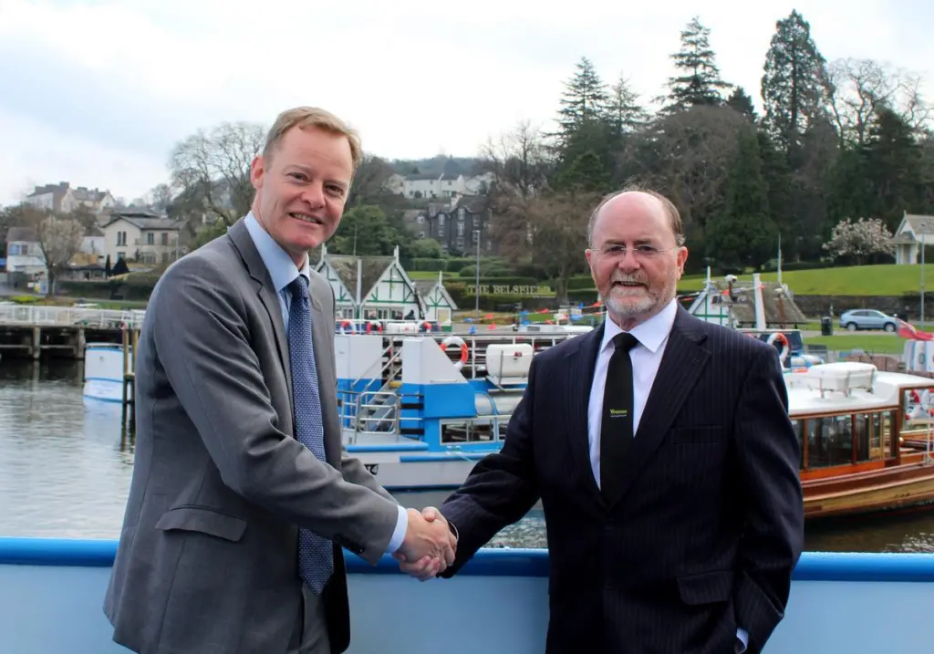 00_54960_Windermere-Lake-Cruises-and-Damen-sign-contract-for-Day-Cruise-Vessel_lowres