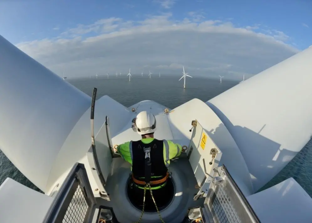 A 3sun Group technician at work on a turbine off the east coast (Photo: 3sun Group)