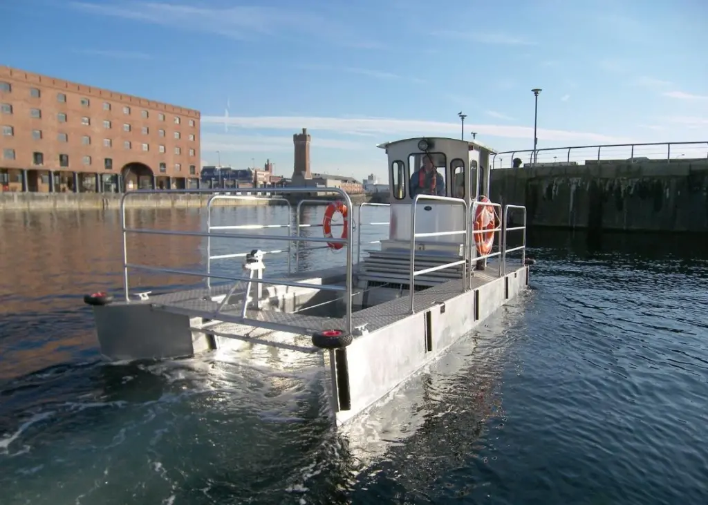 These shallow draft boats feature a removable catchment basket