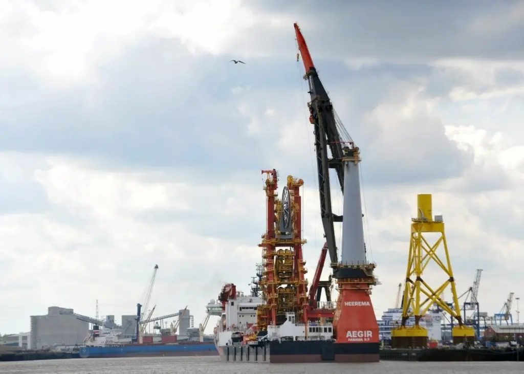 Construction vessel 'Heerema Aegir' at Port of Tyne