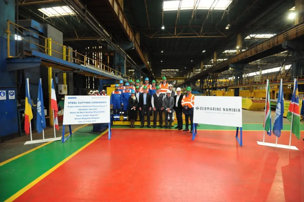 00_55060_Steel-cutting-ceremony-3_lowres