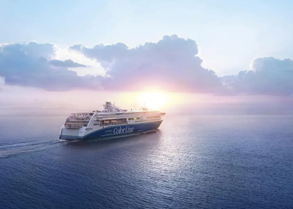 'Color Hybrid' will travel 12 nautical miles only on battery power