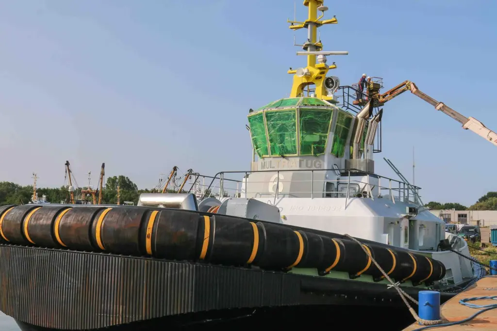 Damen Maaskant prepares 'Multratug 6' for delivery (Peter Barker)