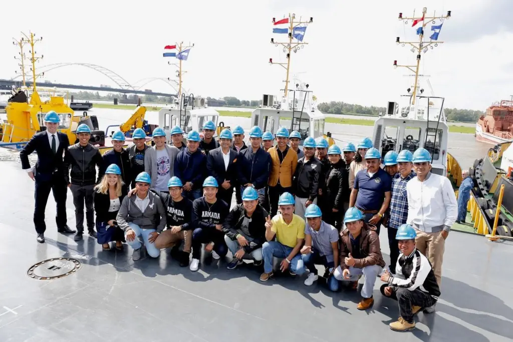 00_55192_Damen-Shipyards-welcomes-Mexican-cadets-and-crew-of-the-ARM-Cuauhtemoc-during-Sail-Scheveninge