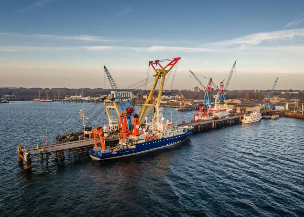 Back in commercial repair -Kiel's Lindenau Schiffswerft