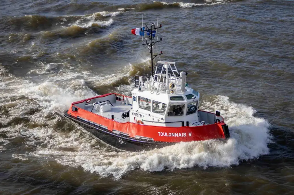 'Toulonnais V' is from Damen's popular  Stan Tug 1606 range (Damen)