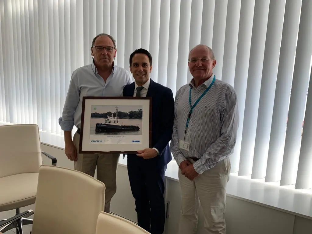 00_55242_Balearia-Damen-contract-signing-for-STu-1606