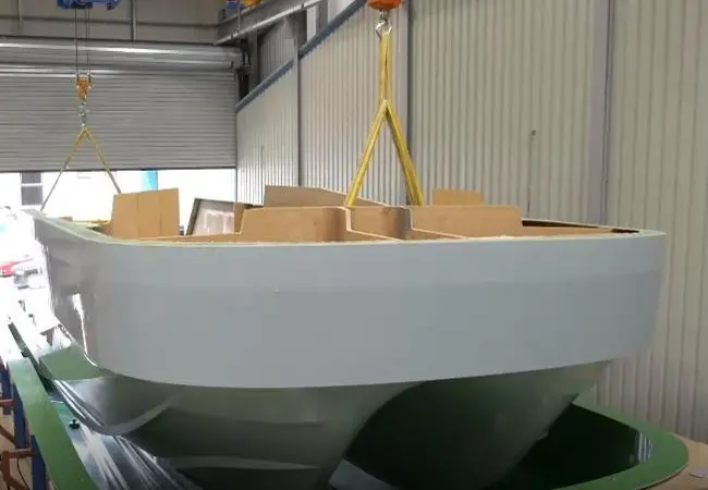 Hull demoulding