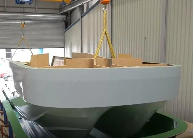 Hull demoulding
