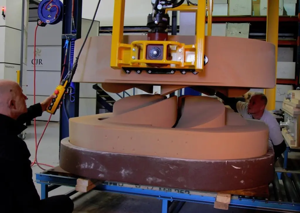 Bespoke mould machined using fully-automated robotic tooling