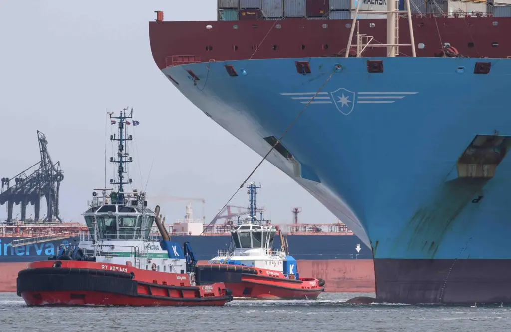 Shiphandling tugs are required to handle ever larger ships (Peter Barker)