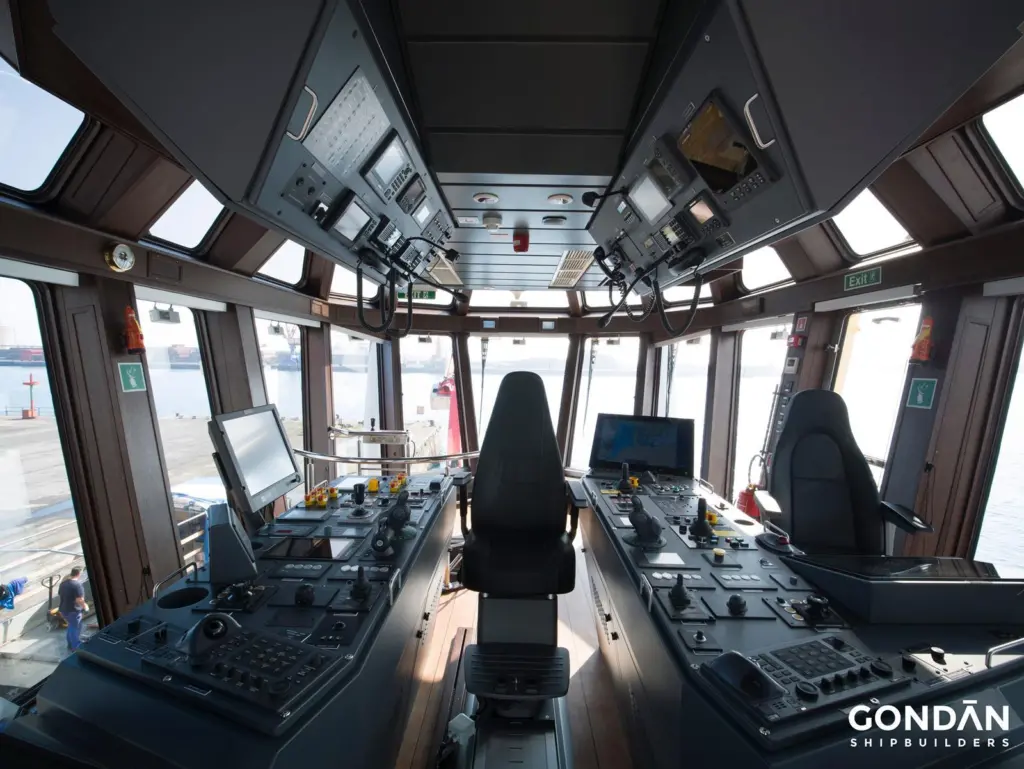 The wheelhouse includes a single centrally-mounted conning position (c) 3MI Group 2019)