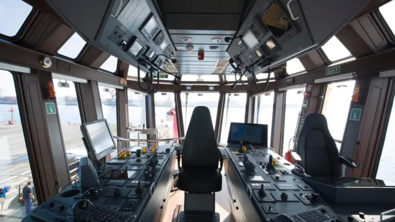 The wheelhouse includes a single centrally-mounted conning position (c) 3MI Group 2019)