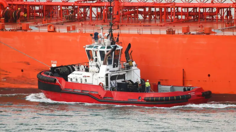 'Smit Schelde' at work minus its Kotug Smit funnel logo (Peter Barker)