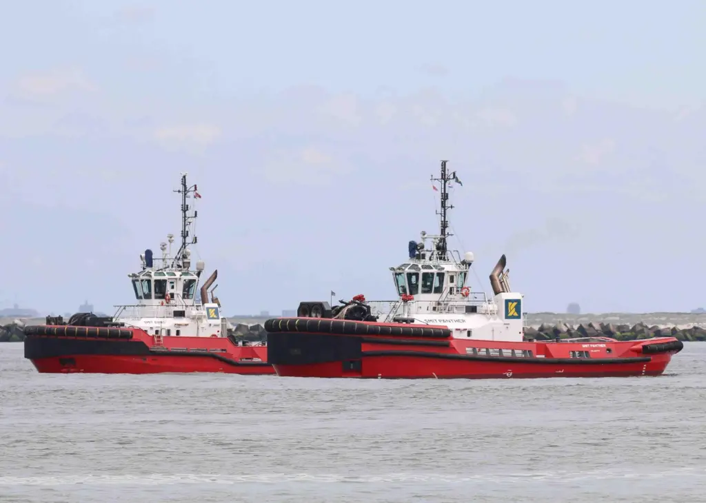 Coordinating tug movements in busy ports brings specific challenges (Peter Barker)