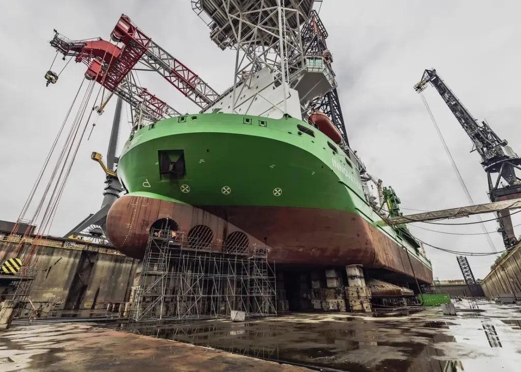 DEME's 'Innovation' in Damen’s Verolme Rotterdam shipyard