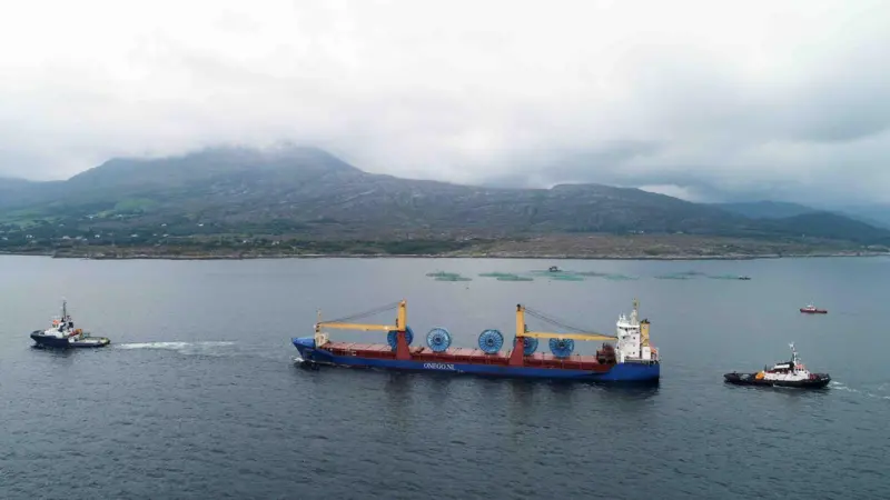 'Onego Rio' is assisted by 'Ocean Challenger' and 'Ocean Bank' (Atlantic Towage & Marine)