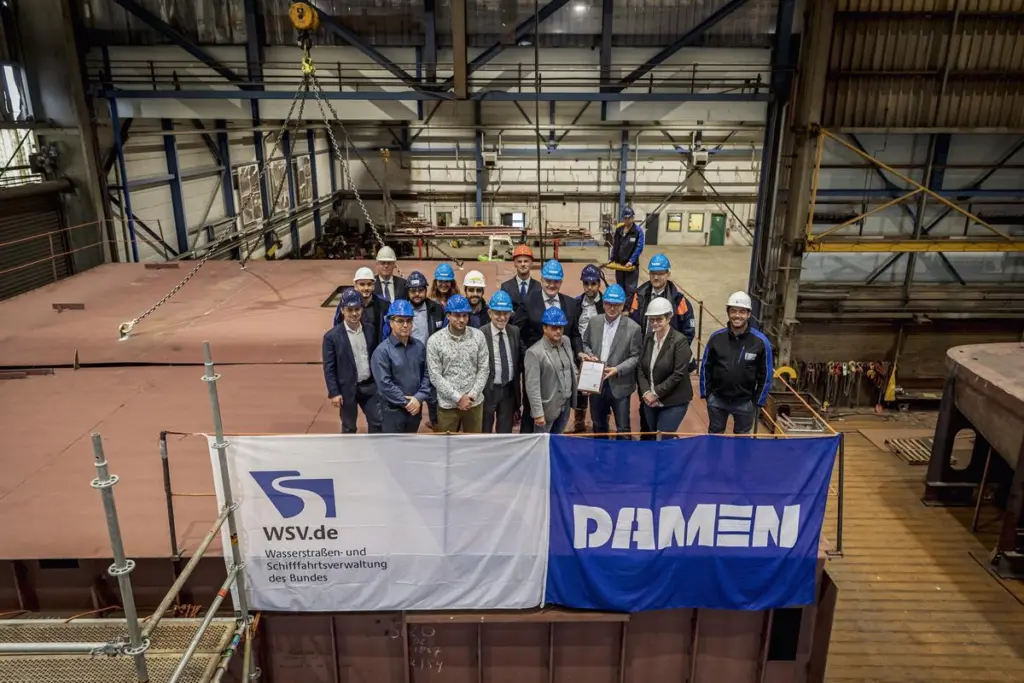 00_55688_Keel-laying-ceremony-for-WSA-Koblenzs-new-diving-bell-ship-2_lowres
