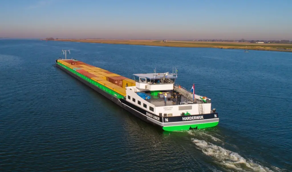00_55752_Inland-shipping-vessel-Sendo-Liner