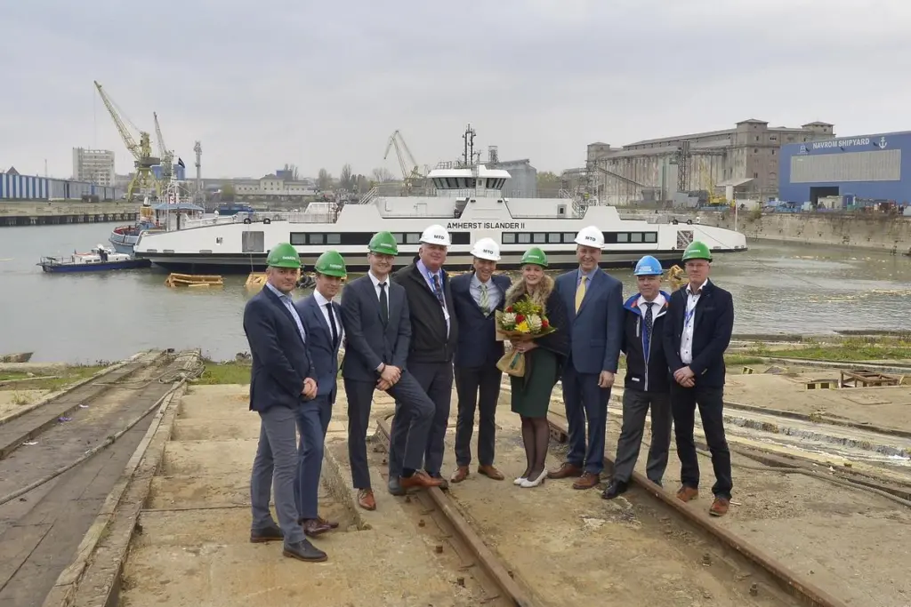 00_55820_Damen-Road-Ferry-6819-E3-launched-at-DSGa-3_lr