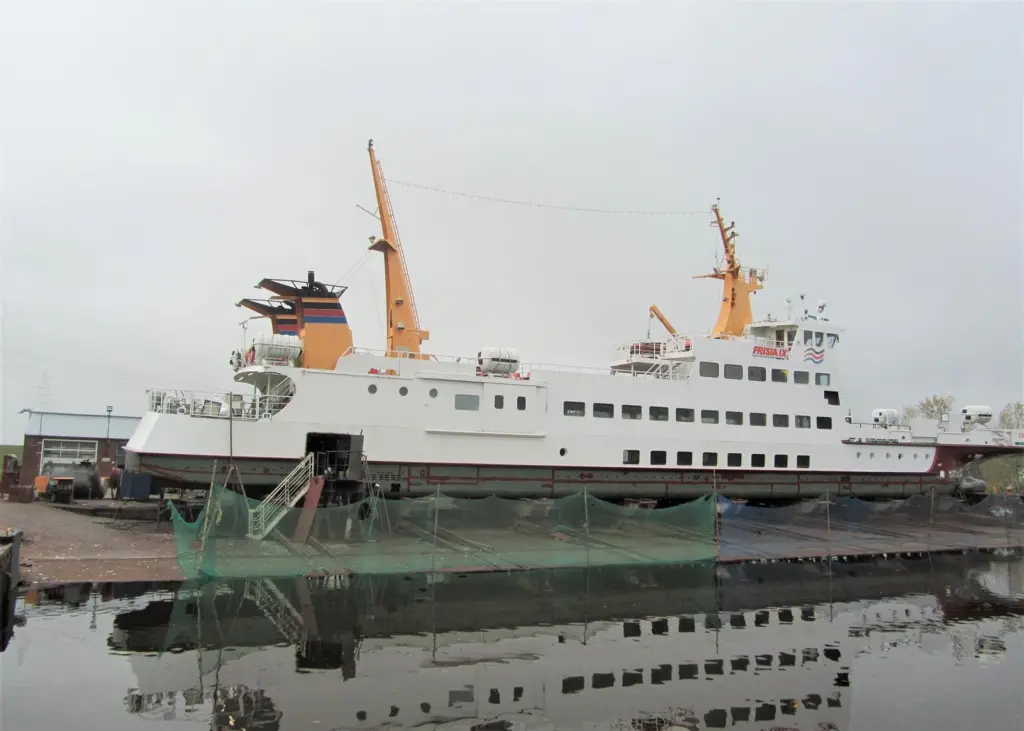Installation of bigger engines on Frisia IX