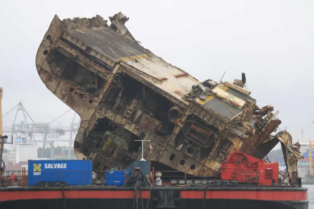 Professional salvage services are always cheaper than dealing with a wreck removal (Peter Barker)