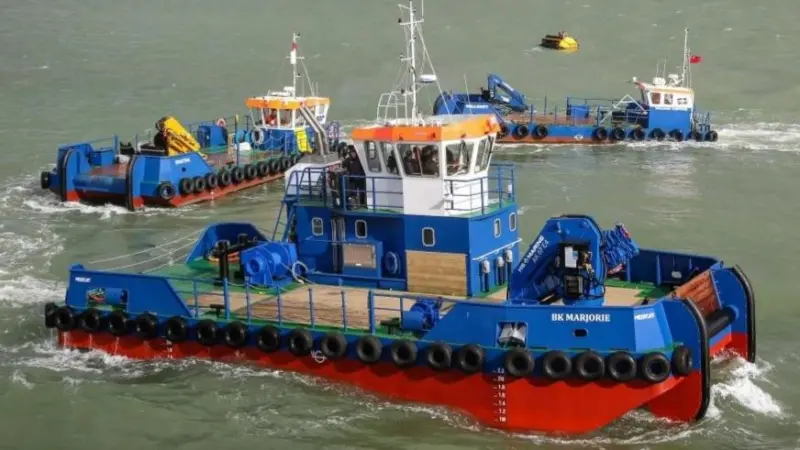 A trio of maneuverable Meercats pirouettes at Hythe