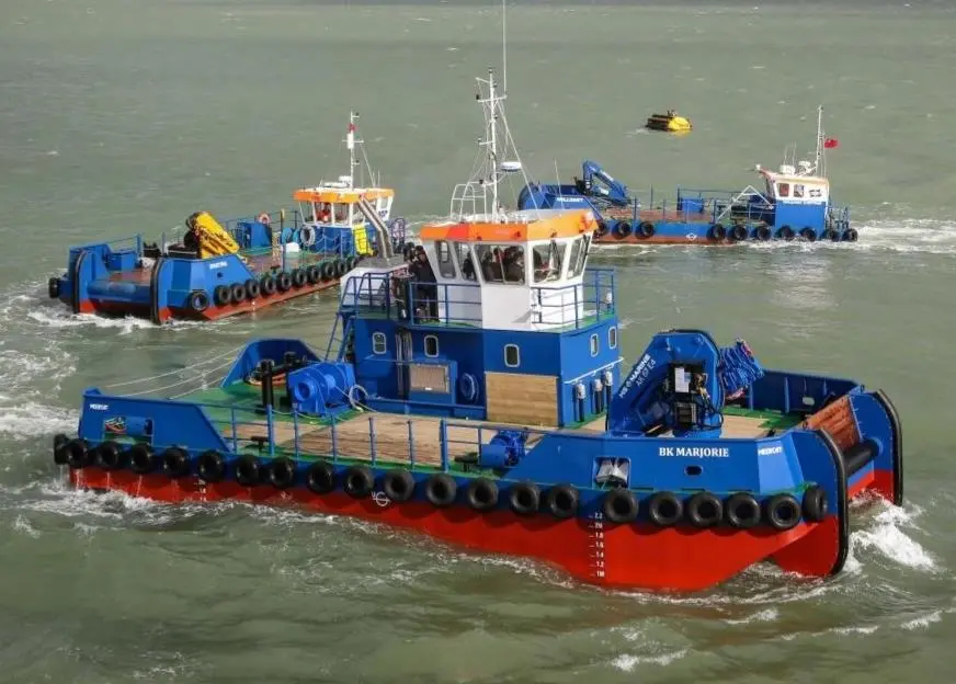 A trio of maneuverable Meercats pirouettes at Hythe