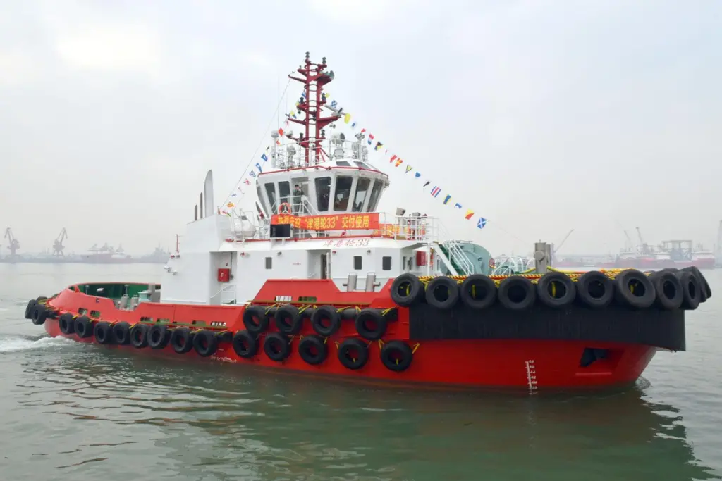'Jin Gang Lun 33 is equipped with a Karmoy winch forward (RAL)