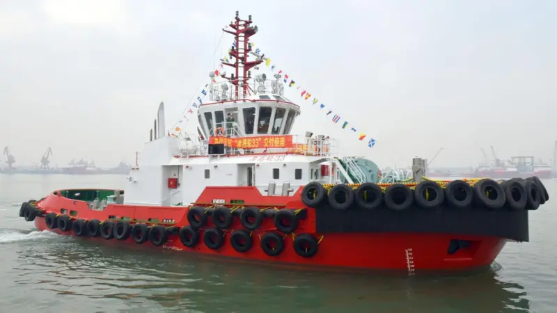 'Jin Gang Lun 33 is equipped with a Karmoy winch forward (RAL)