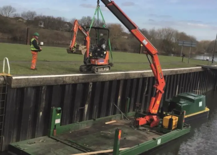 Rothen wide beam crane pontoon