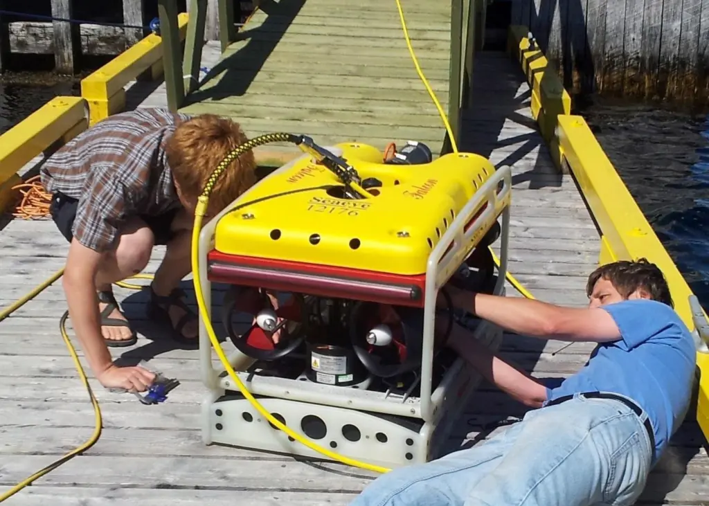 Graduates and scientists from the Memorial University of Newfoundland prepare a Falcon as a development platform for the study of iceberg behaviour in shallow water