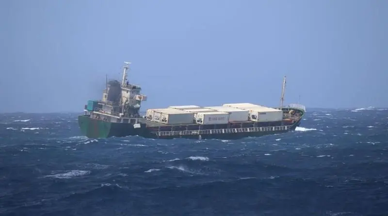 'Ji Shun' was listing heavily when the tug 'Salvage Champion' arrived (Taiwan English News)