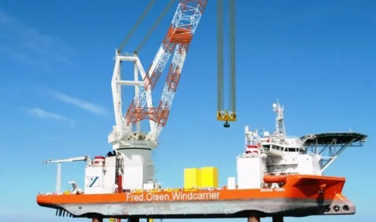The crane has a unique Lambda boom design, allowing extension of the boom