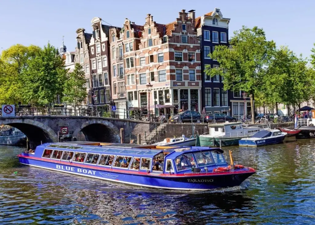 Electrification is happening apace on Amsterdam's canals