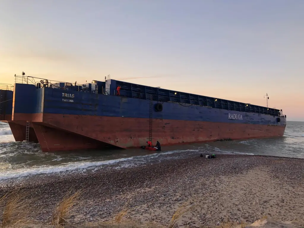The barge grounded in an environmentally sensitive area (Hakans)
