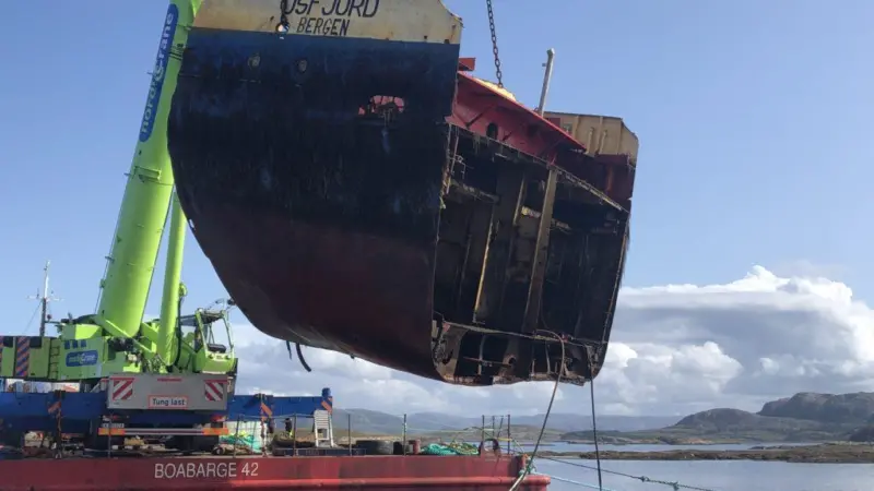 'Osfjord' was cut into six sections and transferred to a barge (BOA)