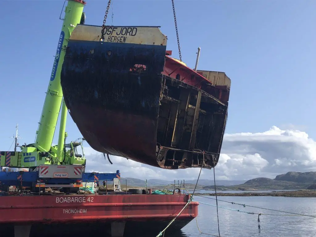 'Osfjord' was cut into six sections and transferred to a barge (BOA)