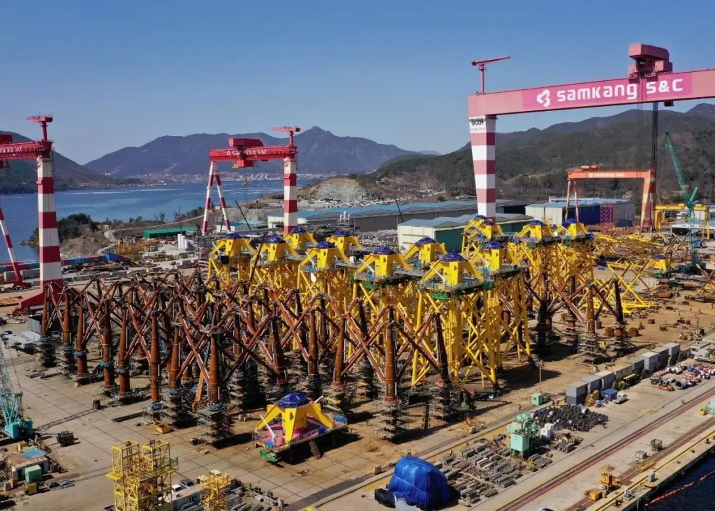 21 jackets are being manufactured at the South Korean Shipyard Company Samkang