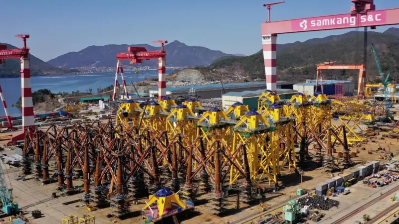 21 jackets are being manufactured at the South Korean Shipyard Company Samkang