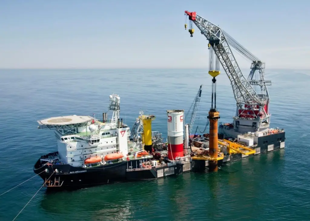 First deployment of a multiple vibro hammer for monopiles in 2012 at Riffgat OWF