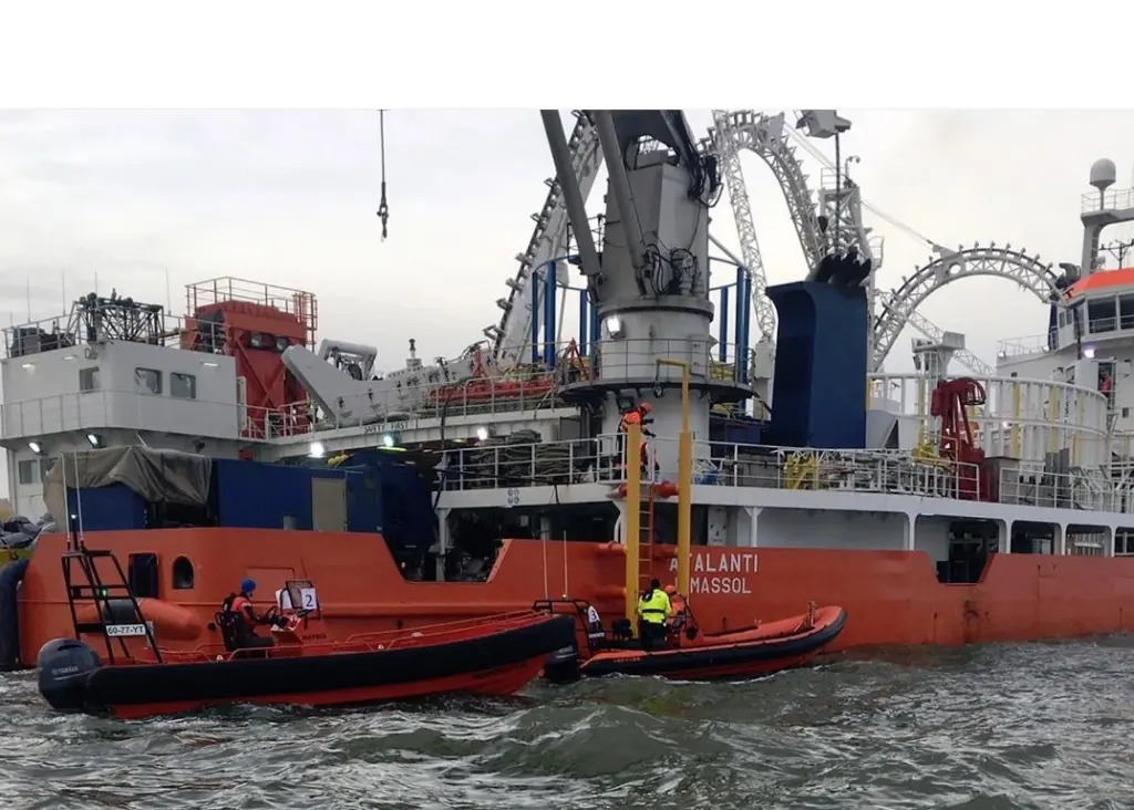 Work meeting in Egypt (Photo: Post Workboats)