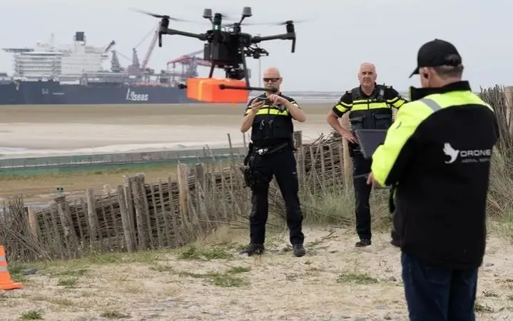 This delivery was the first drone delivery ever made in the Netherlands to a vessel (Photo: dutchdronedelta.nl)