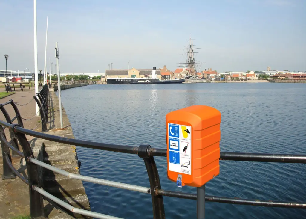 rescue line container