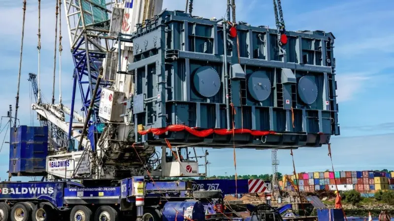 178 tonne transformer lifted at Ipswich
