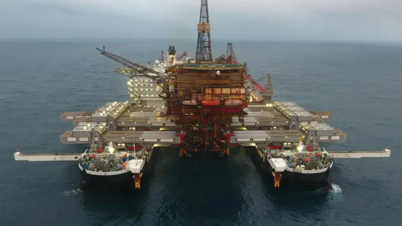 Fast lift of the Brent Alpha topsides