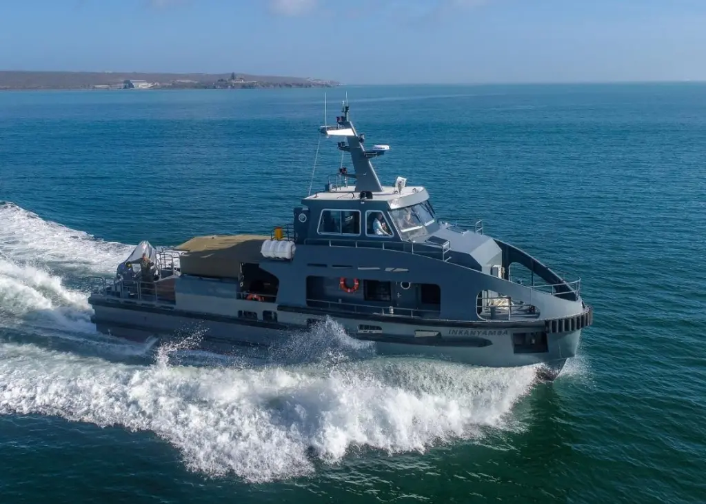 The cargo deck of the aluminium vessel is able to accommodate a 6m ISO container and is also fitted with a 5t marine crane