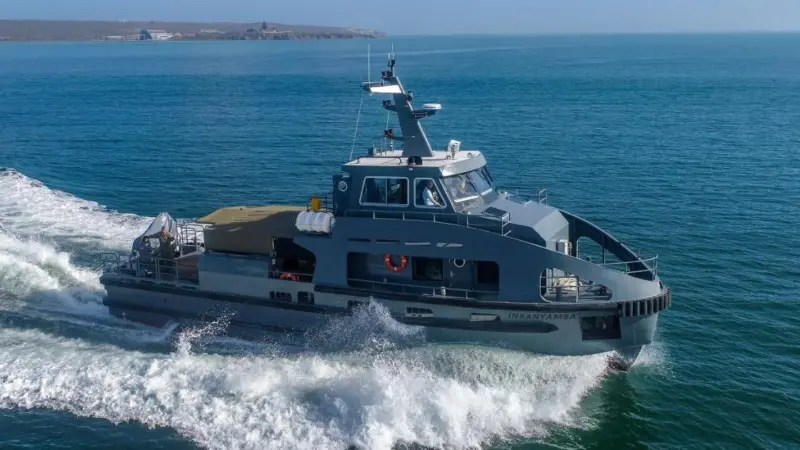 The cargo deck of the aluminium vessel is able to accommodate a 6m ISO container and is also fitted with a 5t marine crane